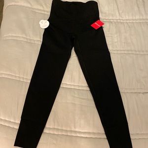 Brand new 7/8 length spanx leggings - size XS